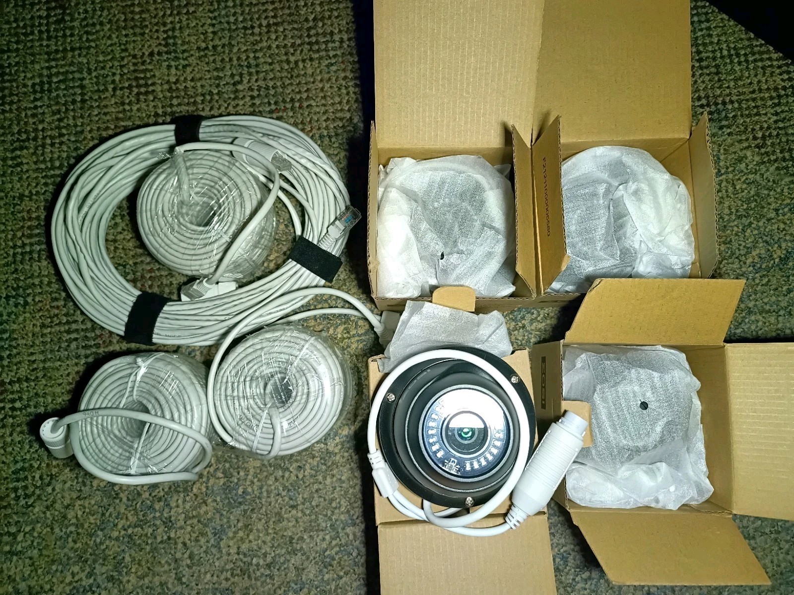 NIB Zosi 8HQ-4295B4-20-US POE 8 Chan (4)5MP Cameras With 4K NVR & Patch Cables