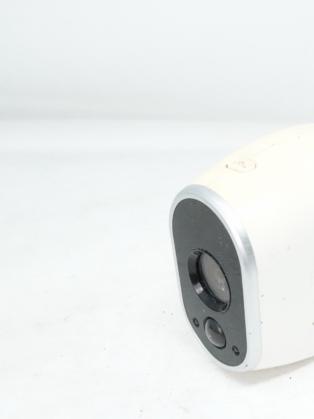 Netgear Arlo VMC3030 HD Wireless Add-On Security Camera With Magnetic Mount