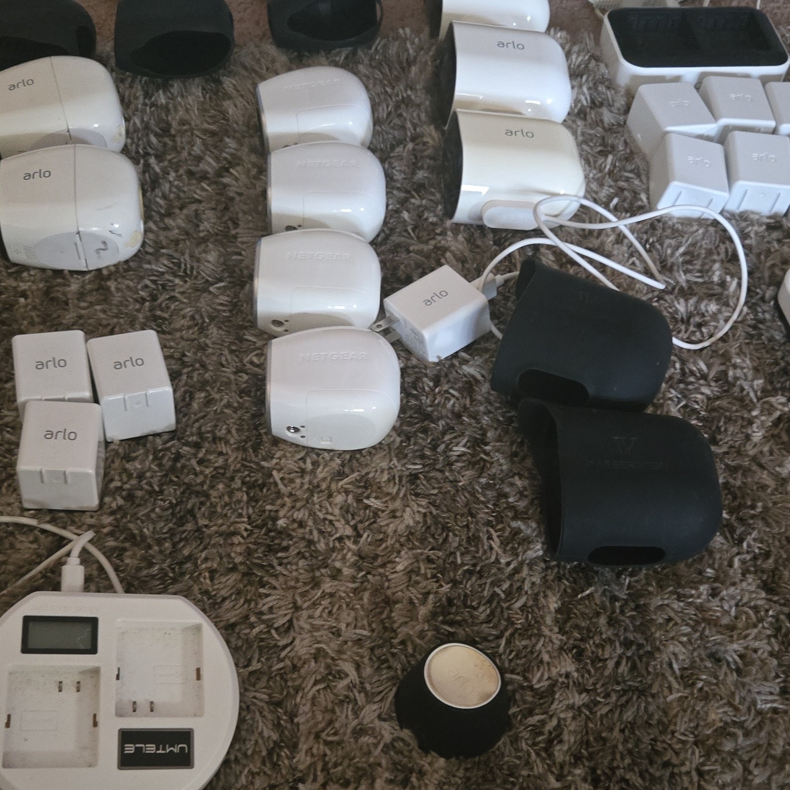 Arlo pro 3 Wireless IP Cameras System White w/ Mounts, Batteries, Charger