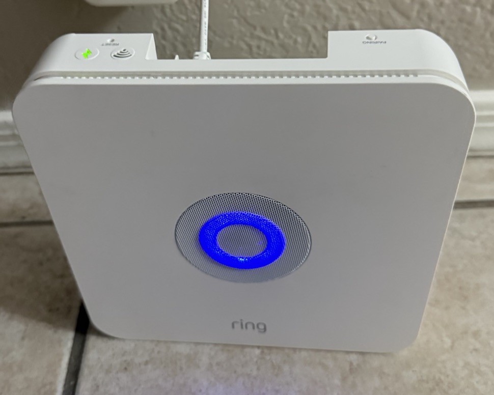 Ring Alarm Base Station 2nd Gen Z-Wave Plus Hub Model 4HB1U9-0EN0 w/AC adapter