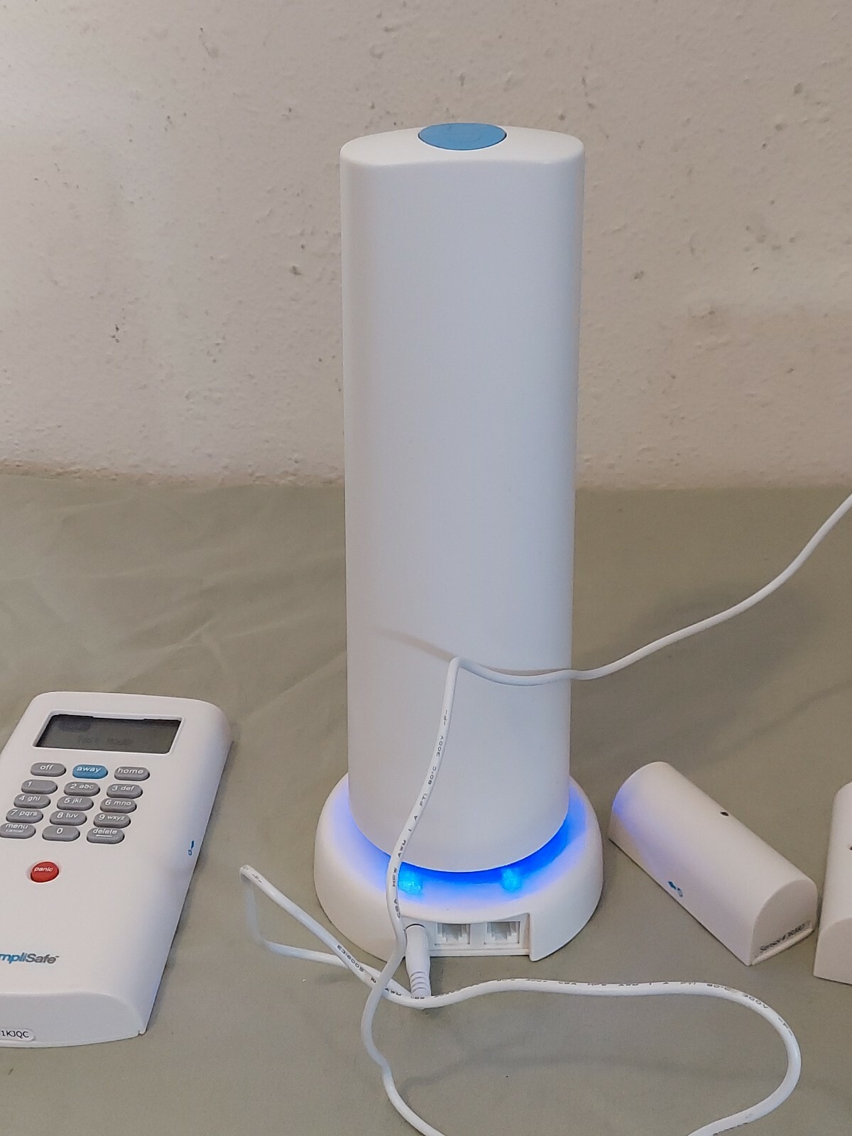 SimpliSafe Secured Home Wireless Security System 5 Piece Kit