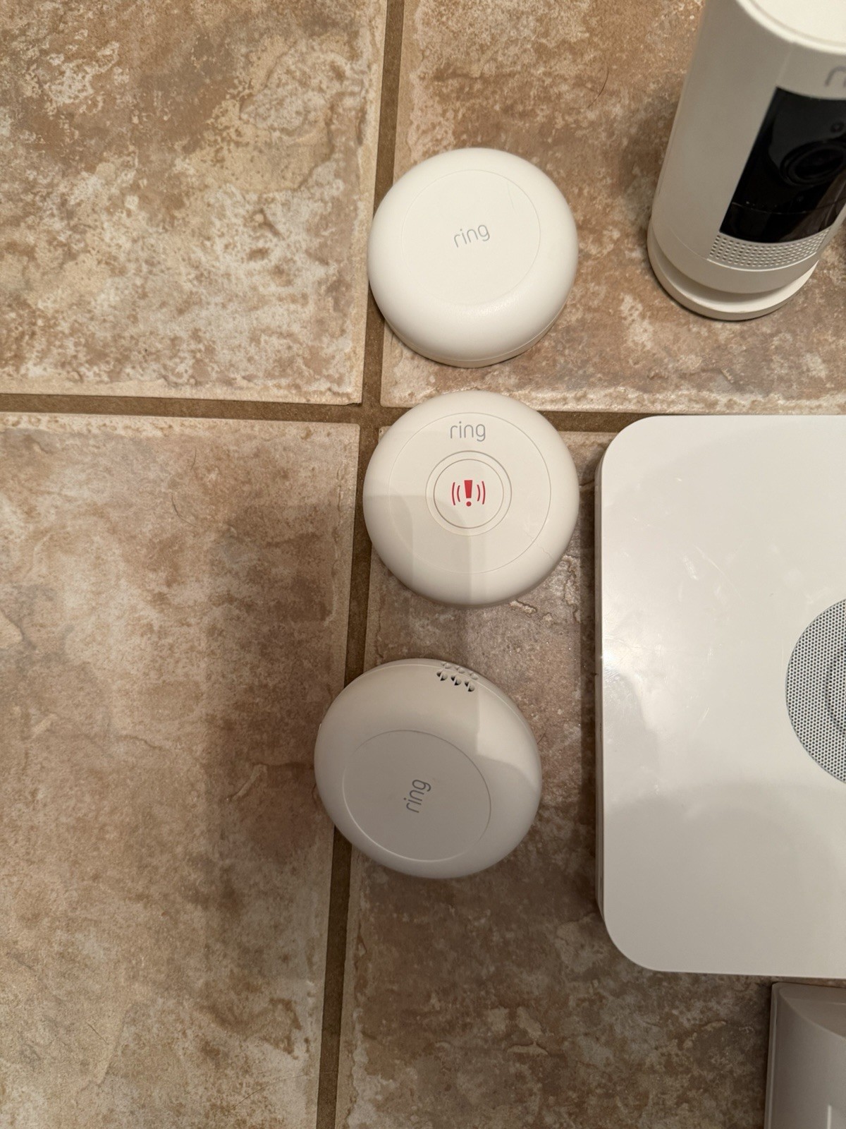 Ring Alarm Home Security System 26 Total Pieces. Includes 3 Cams And Doorbell