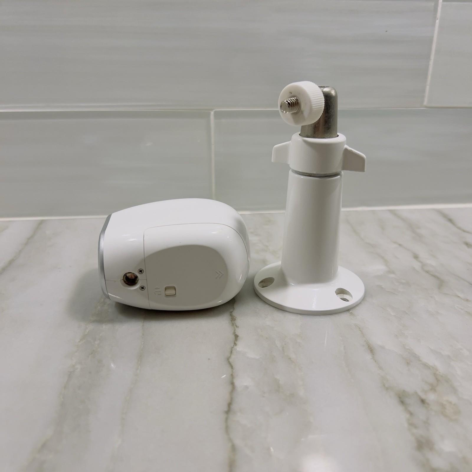 Arlo NETGEAR VMC3030 Add-on HD Security Camera With Swivel Mounting Arm