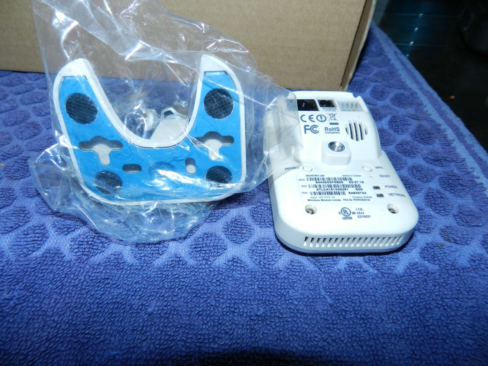 LifeShield SCH1R1-29 White/Black Wired Digital Security Camera stand & cables