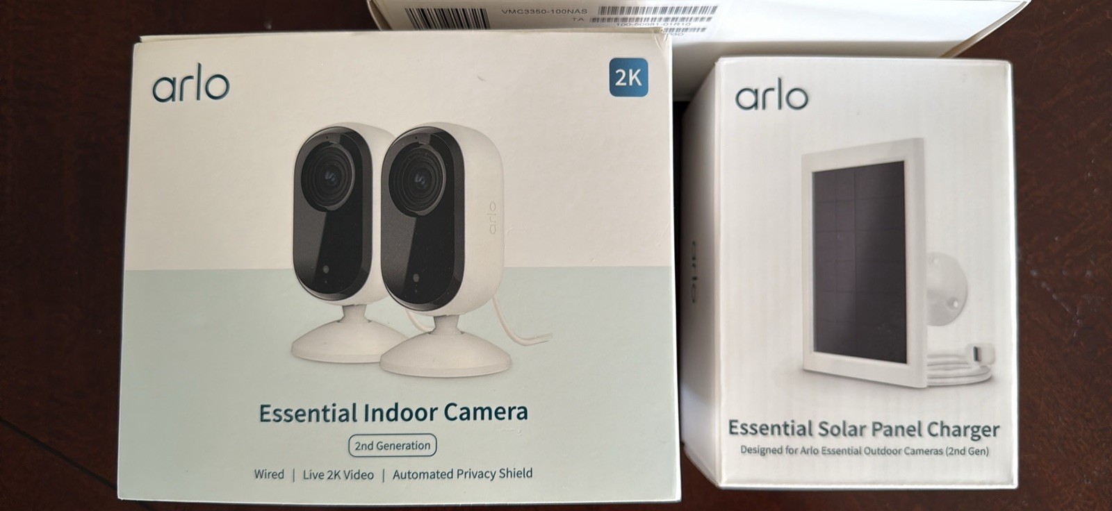 Lot of Arlo Essential Outdoor&Indoor 2K Camera 2nd Generation with Solar Panels