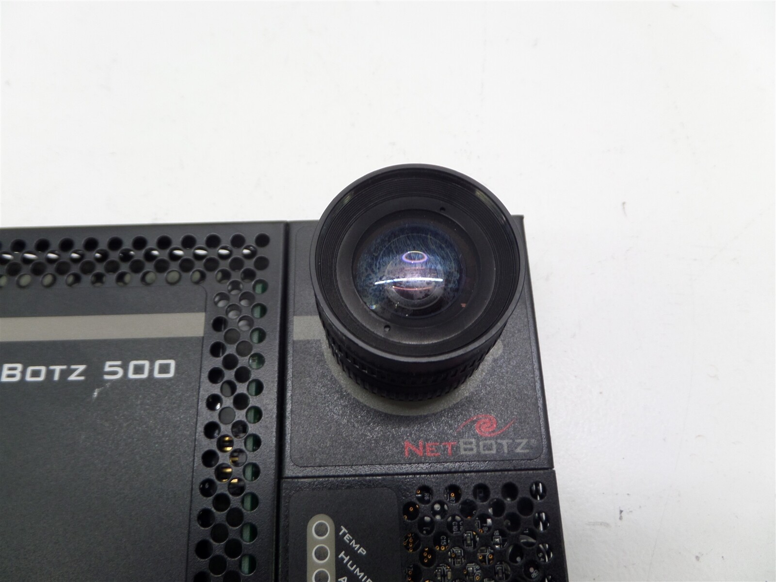 APC NetBotz 500 Monitoring Unit w/ 120 Camera + Sensor + FD100 Fluid Detector