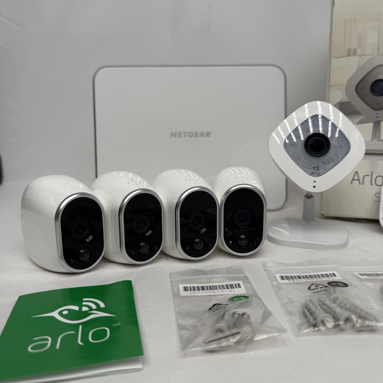 ARLO Netgear 5 Camera VMK3500 wireless 1080 HD Security System