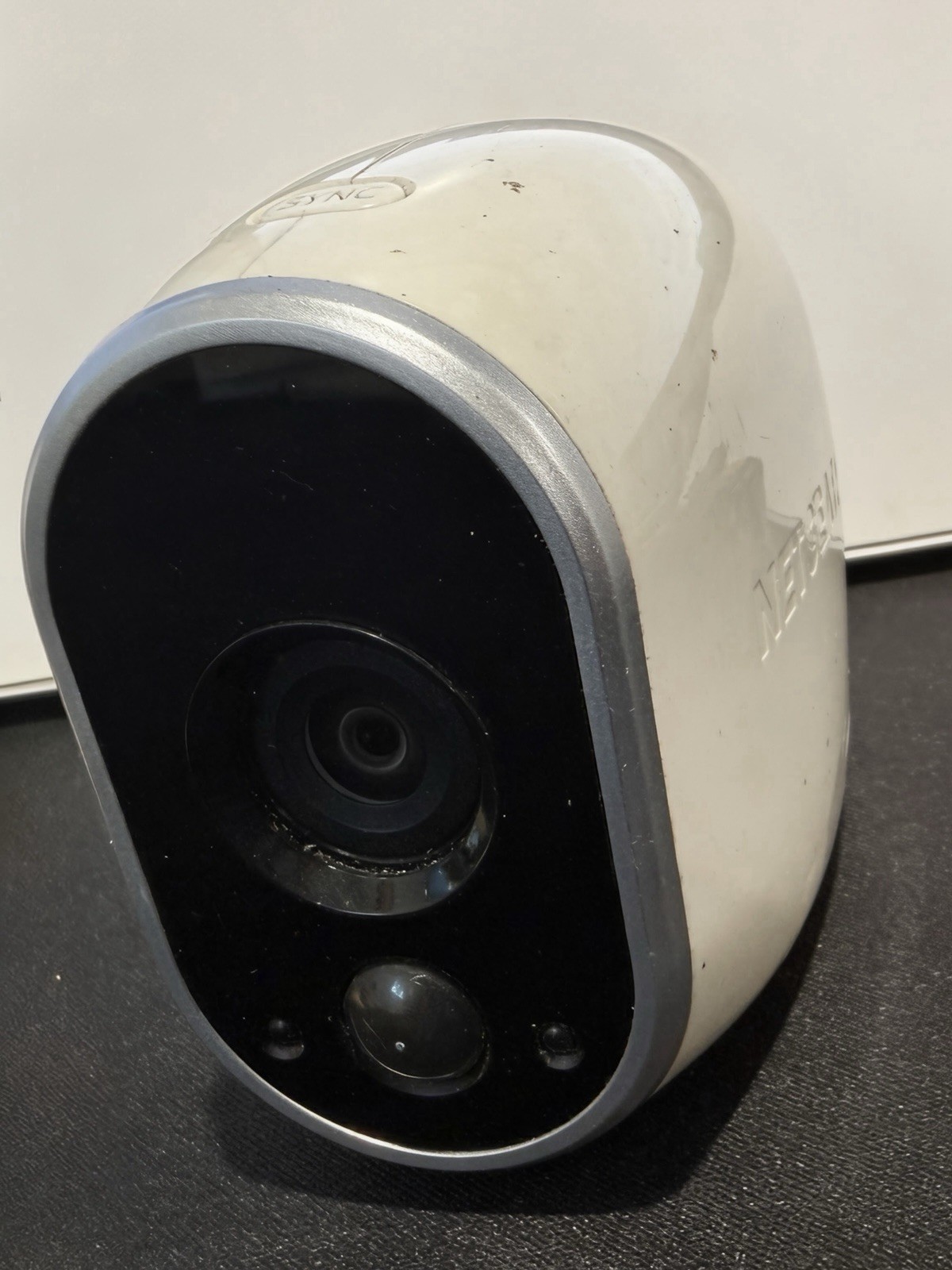 Netgear Arlo VMC3030 HD Wireless Add-On Security Camera + 4/ CR123A & Mount