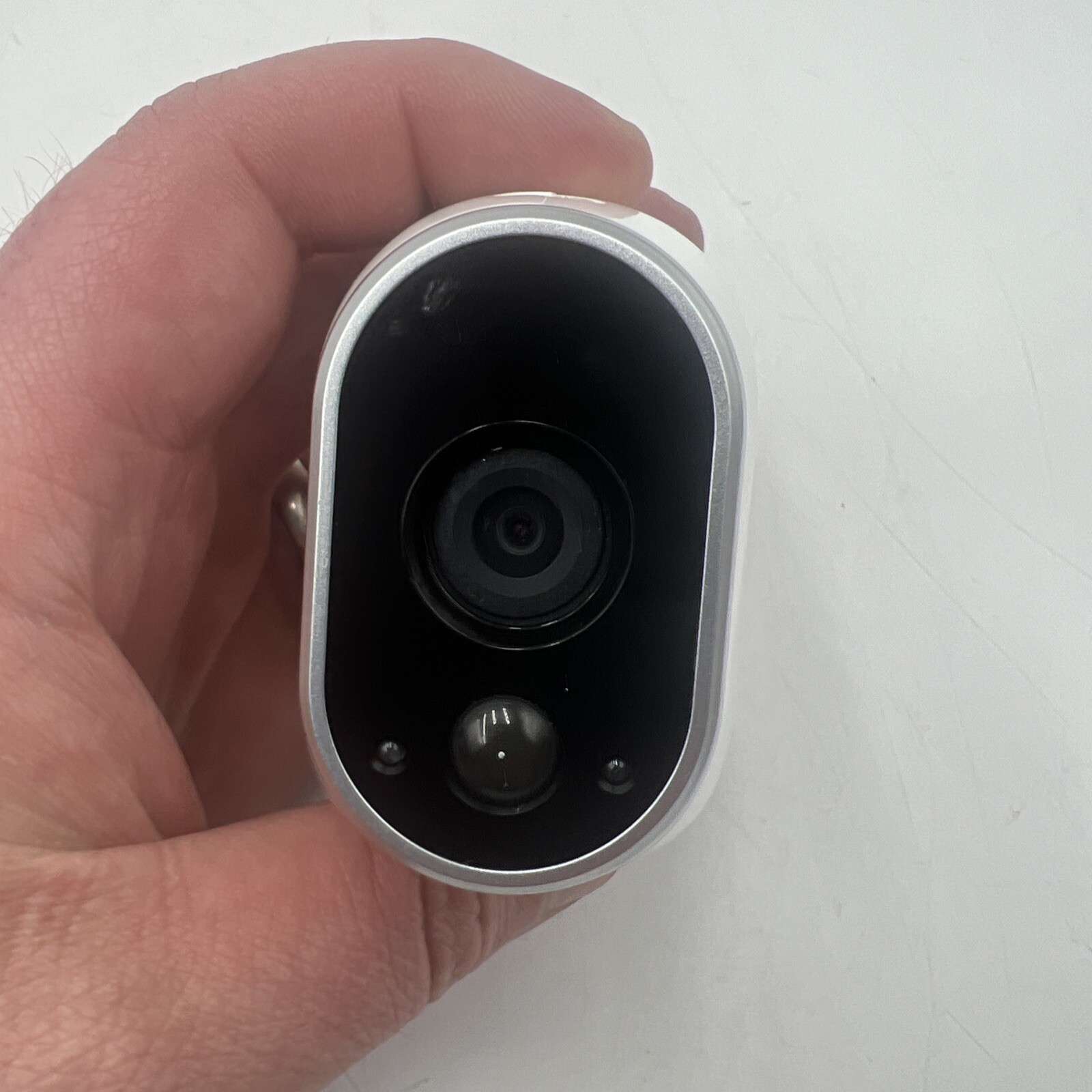 ARLO NETGEAR VMC3030 WIRELESS SECURITY CAMERA WITH MOUNT