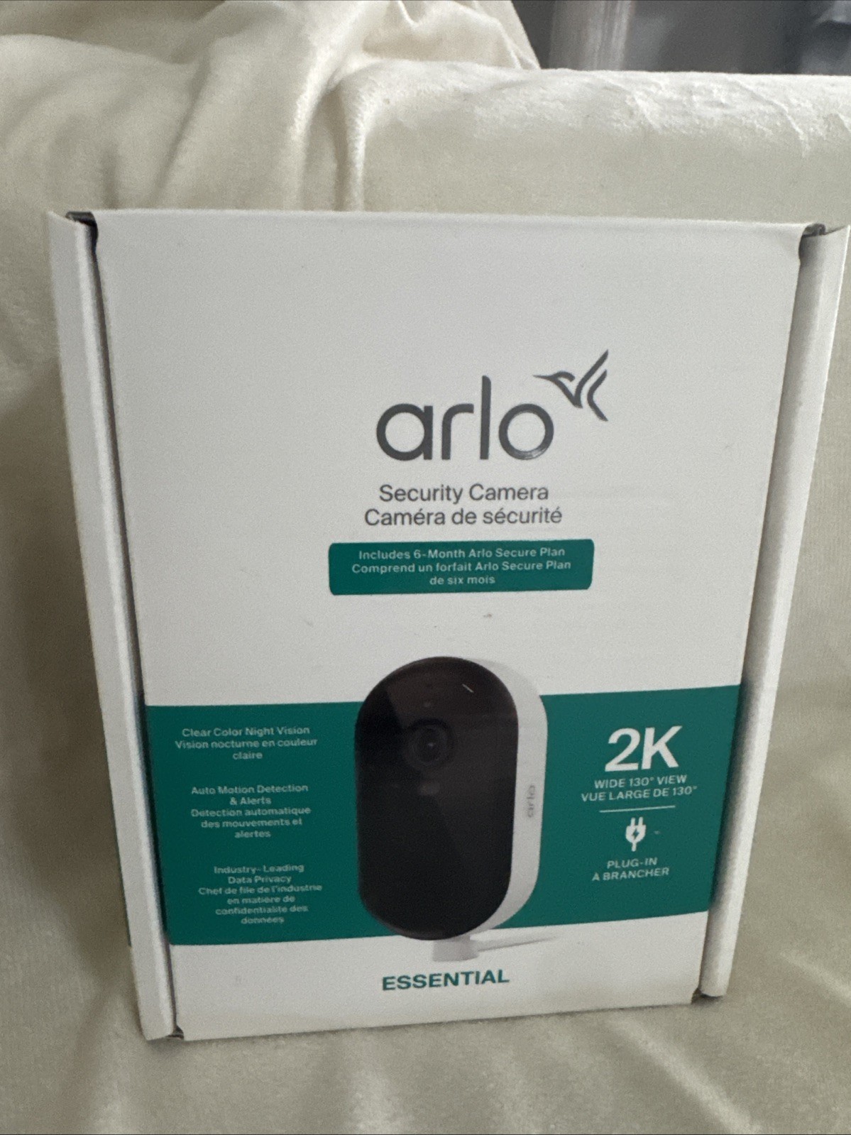 Arlo Essential 2K Camera White Wired Plug-In Outdoor WiFi + 6Mo Plan