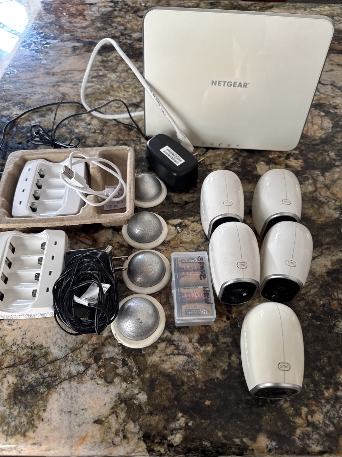 Arlo Smart Home Lot 5 Wireless HD Security Camera System Batteries chargers