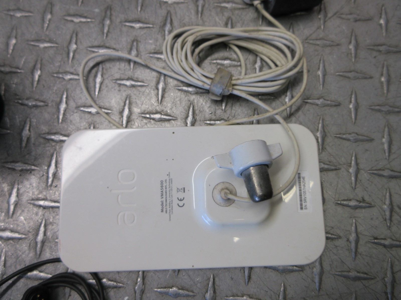 Arlo VMB5000 Ultra SmartHub dual-band Wi-Fi (2.4 GHz and 5 GHz)