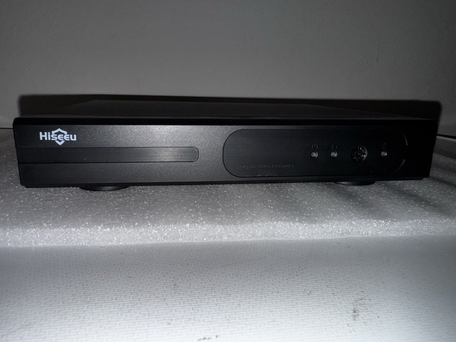 Hisseu NVR 4TB Hard Drive 1080P Security Camera System + Extras