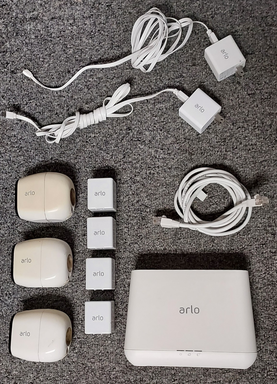 Arlo Pro Smart Security System with 3 Cameras, 4 Batteries & Hub (VMB4000)