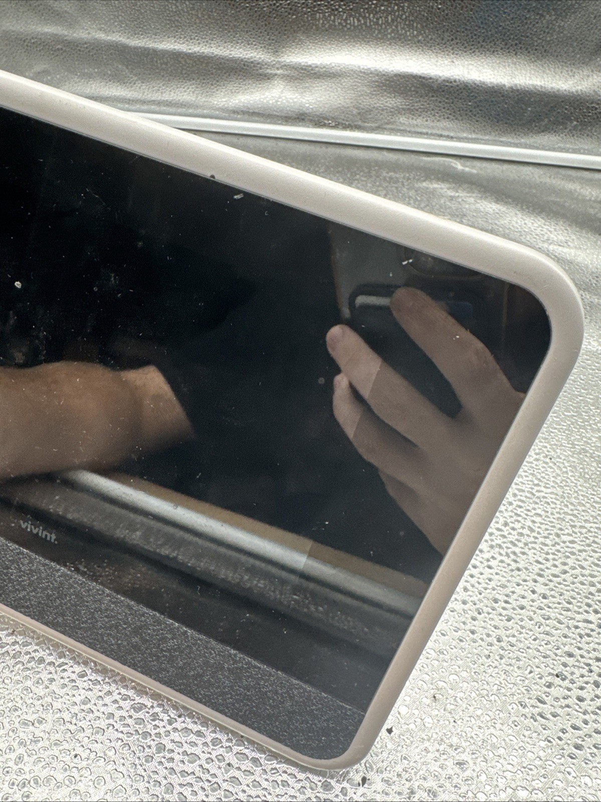 Vivint Security System Hub Tablet *Screen Cracked*. p