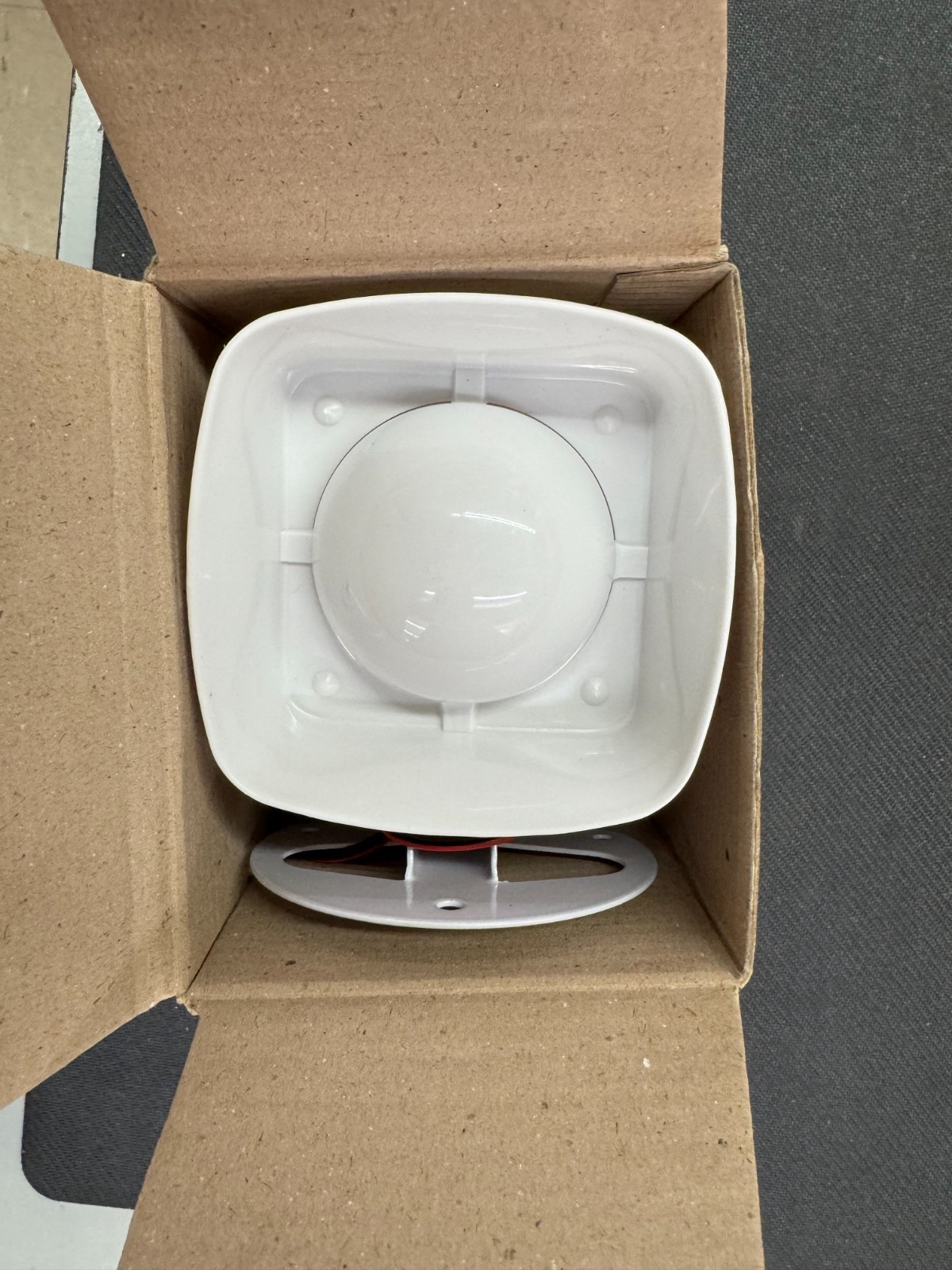 New Old Stock GE Interlogix Hardwired Outdoor Alarm Siren Part Number #: 13-950