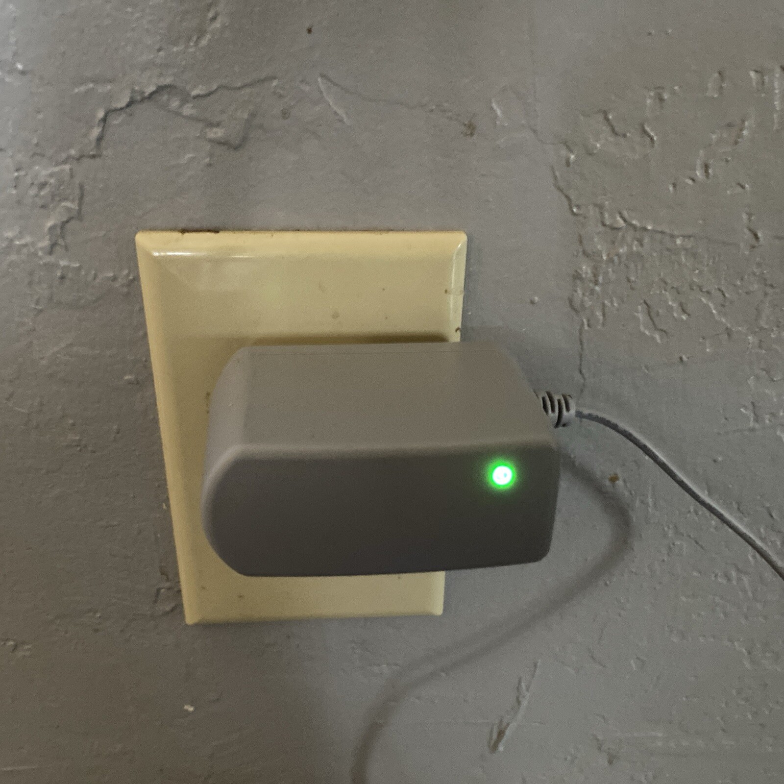 EUC Blue By ADT Smart Home Hub S40LR0-01 Pearl Gray