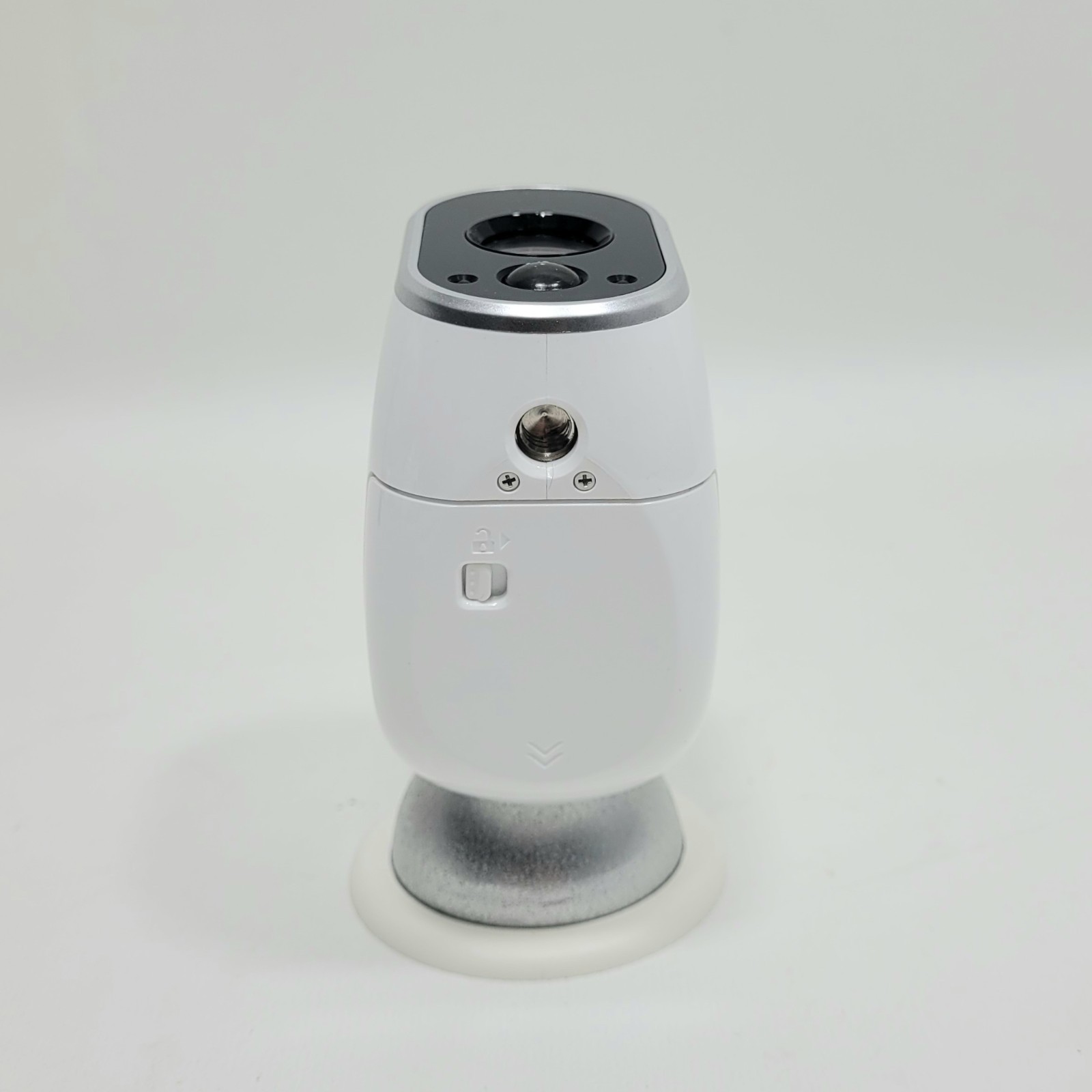 Netgear Arlo VMC3030 Add-On Camera with QuadPod New Batteries