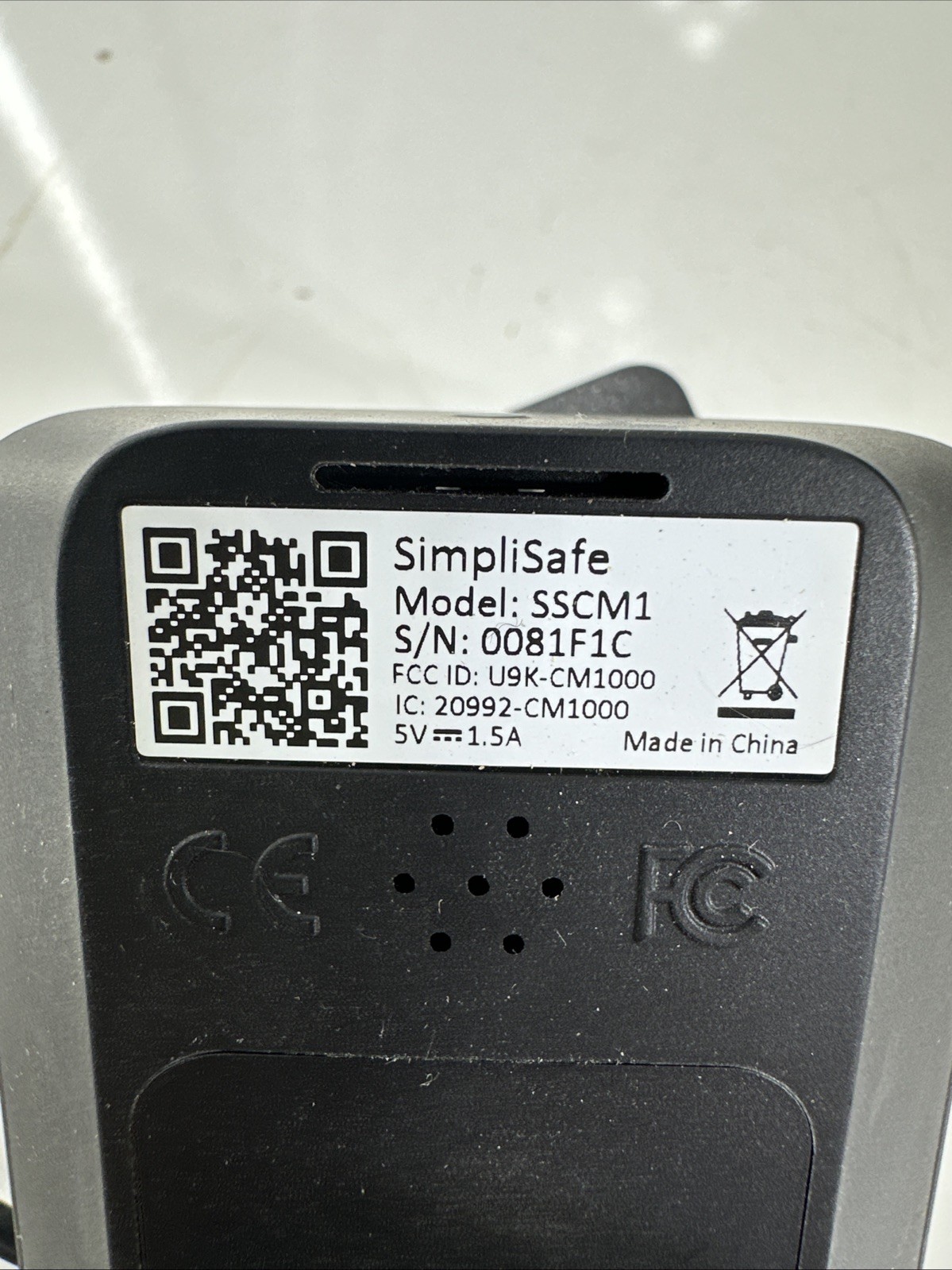SimpliSafe Indoor Camera Wi-Fi HD Security Camera SSCM1 + Wall Charger + cord !!