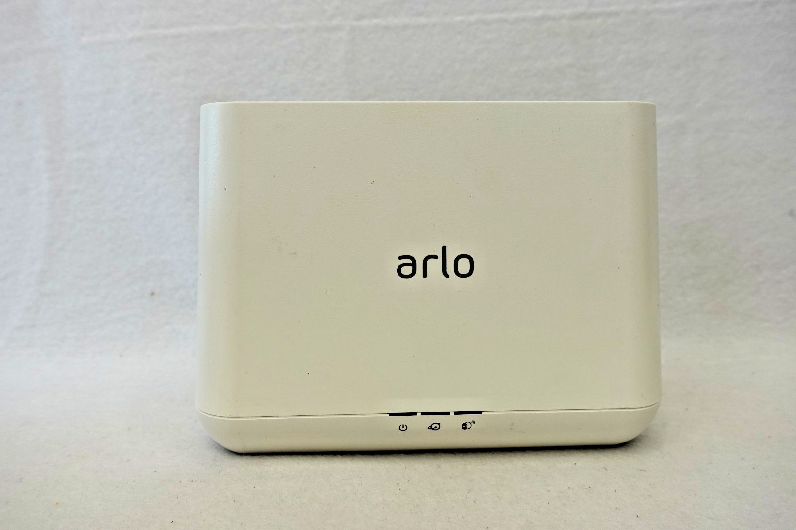 NetGear Arlo Pro VMB4000 Wireless Security Base Station w/ 2 SECURITY CAMERA’S
