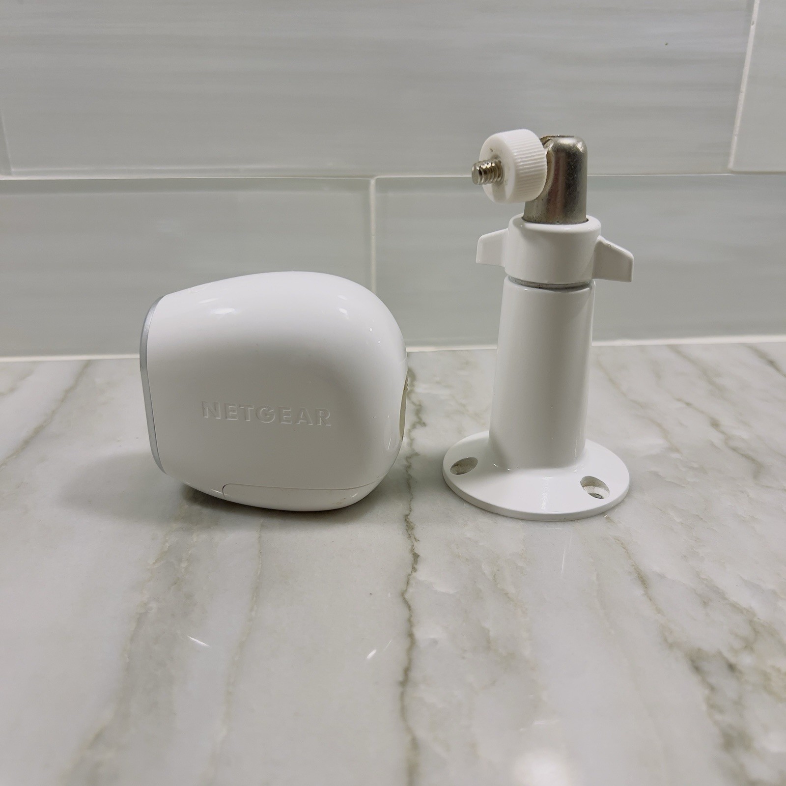 Arlo NETGEAR VMC3030 Add-on HD Security Camera With Swivel Mounting Arm