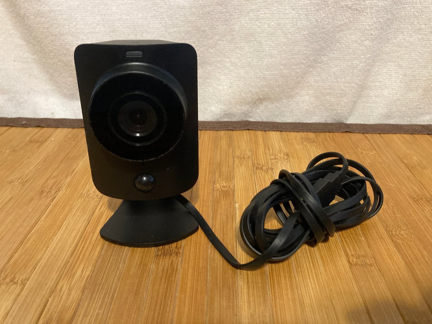 SimpliSafe SimpliCam SSCM2 Indoor Security Camera 1080p HD Wired Wi-Fi Black IP