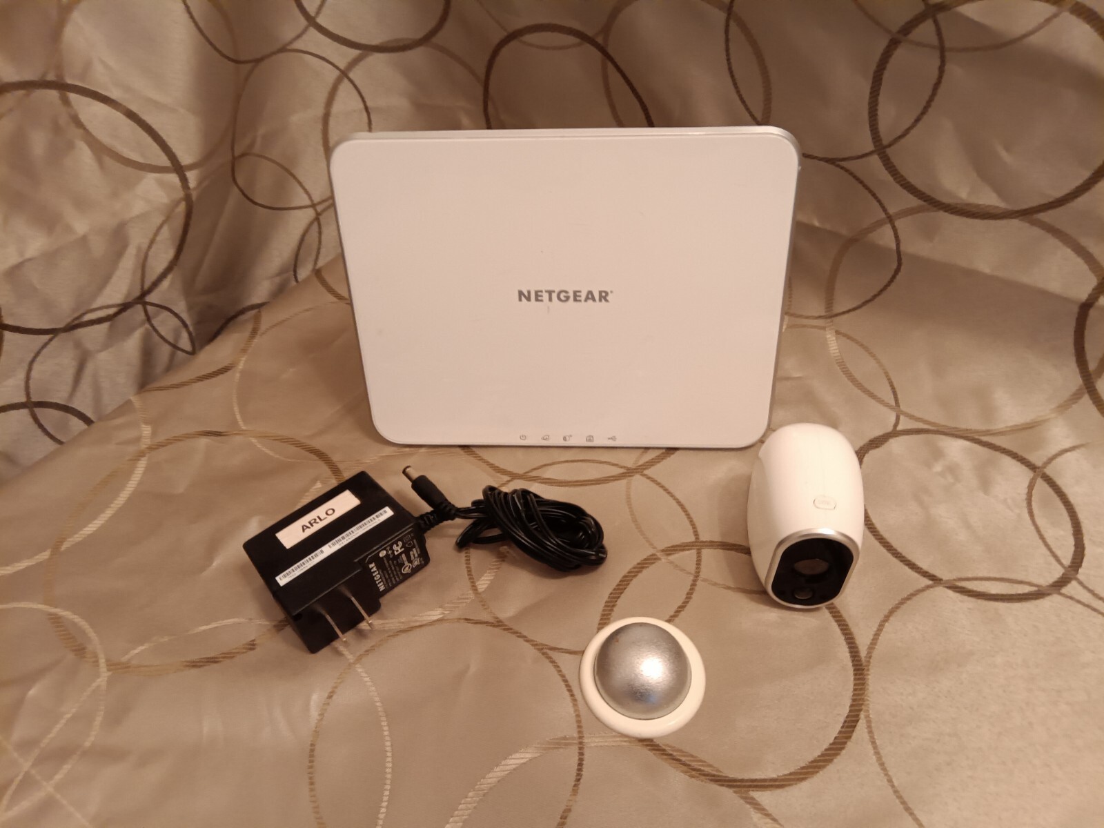 Arlo VMS3130 Netgear VMB3000 base 1 wire-free HD security camera