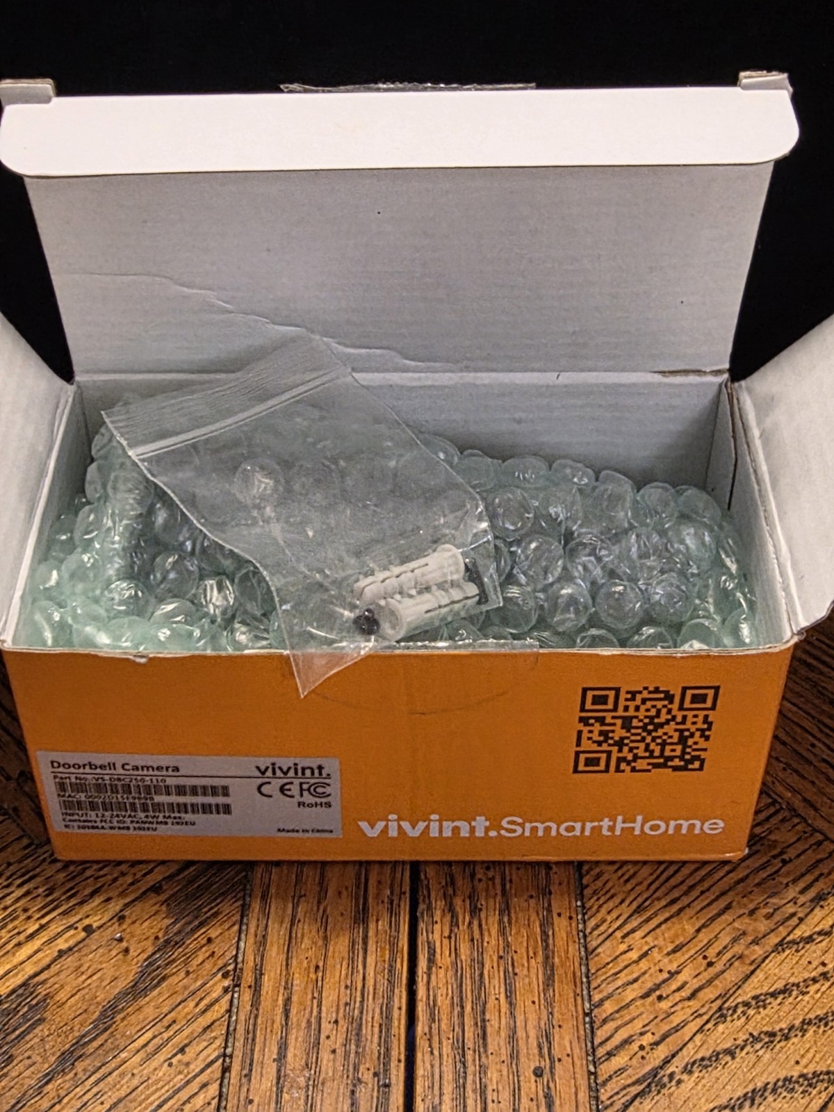 Vivint Smart Home Security Alarm System Set – White