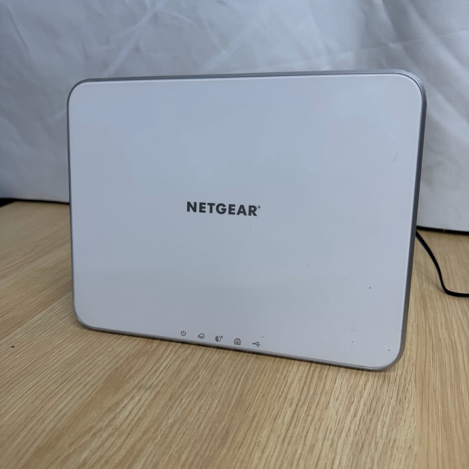 NETGEAR Arlo Base Station VMB3000 Smart Home Security Hub with Adapter
