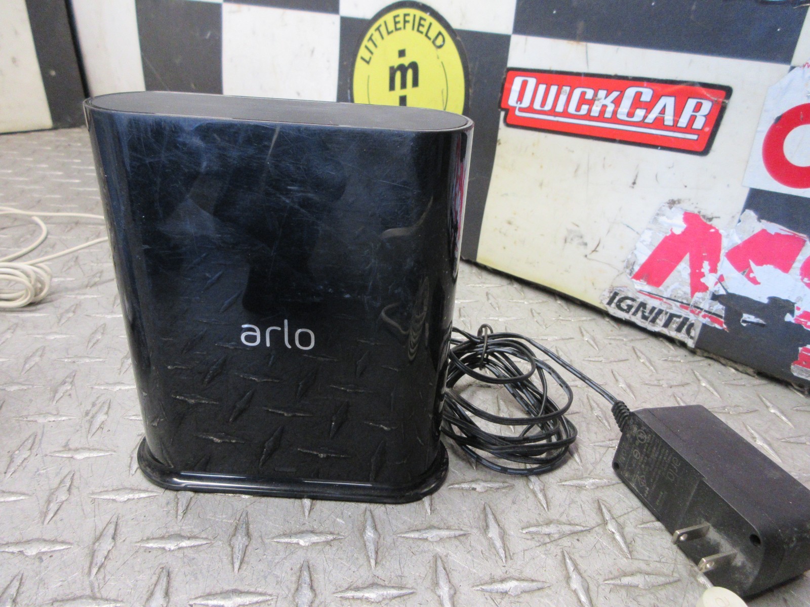 Arlo VMB5000 Ultra SmartHub dual-band Wi-Fi (2.4 GHz and 5 GHz)