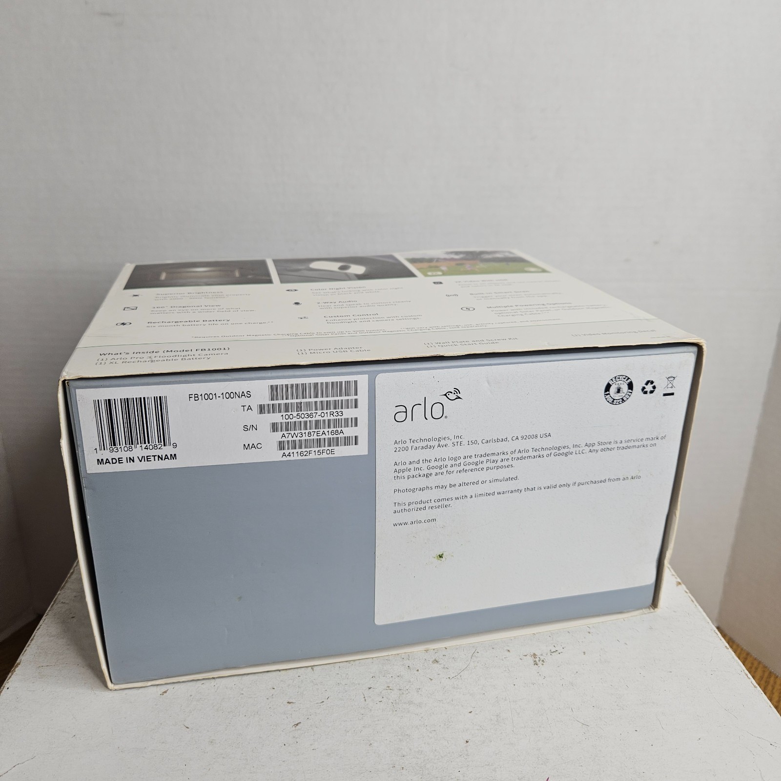 Arlo Pro 3 FB1001-100NAS Floodlight Indoor/Outdoor Security Camera – White