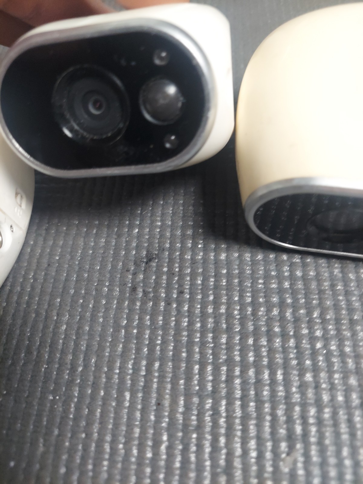 4 Arlo VMC3030 cameras with VM4000 base station (batteries not included)