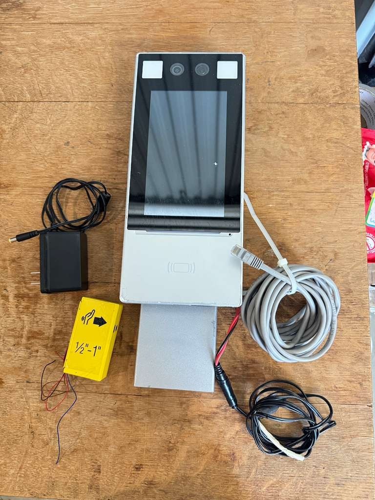 UNV OET-213H-BTS1-BD Face Recognition Access Control Terminal with a Digital Det