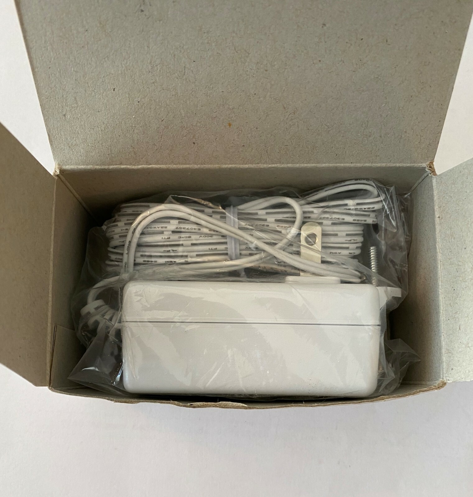 NEW AC to DC Power Supply Adapter (UNinput ADP1310W-NAU) 13.8VDC 1.0Amp
