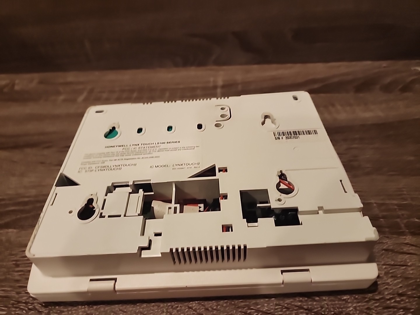 Honeywell Lynx Touch Security Systems L5100 (Plastic Cover Needs Repair)
