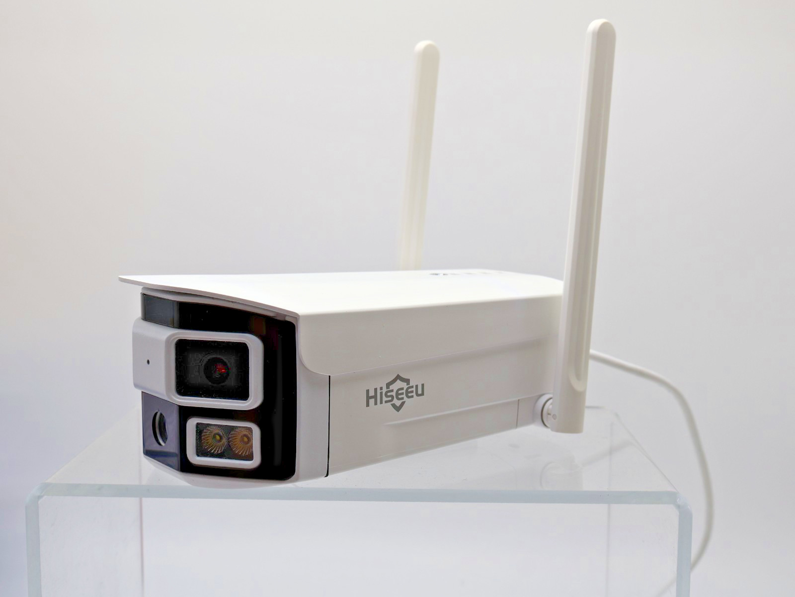 Hiseeu 180 Degree Ultra Wide Angle Dual Lens WiFi Pro Wireless Security Camera