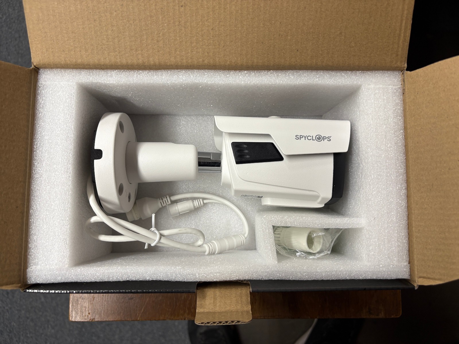 Spyclops SPYBLTW3IP5 In/Outdoor IP Security Camera White Manual Zoom