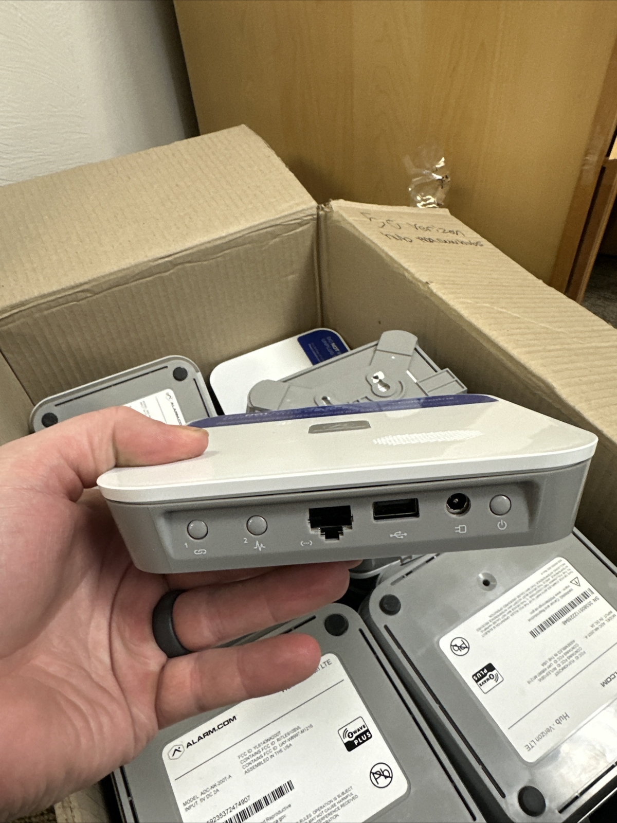 Alarm.com Hub – Verizon LTE ( Ethernet Plug)