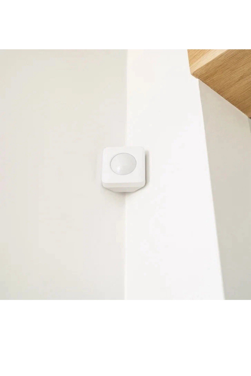 (BRAND NEW) 13-Piece SimpliSafe Security System with 2 Outdoor Camera Series 2