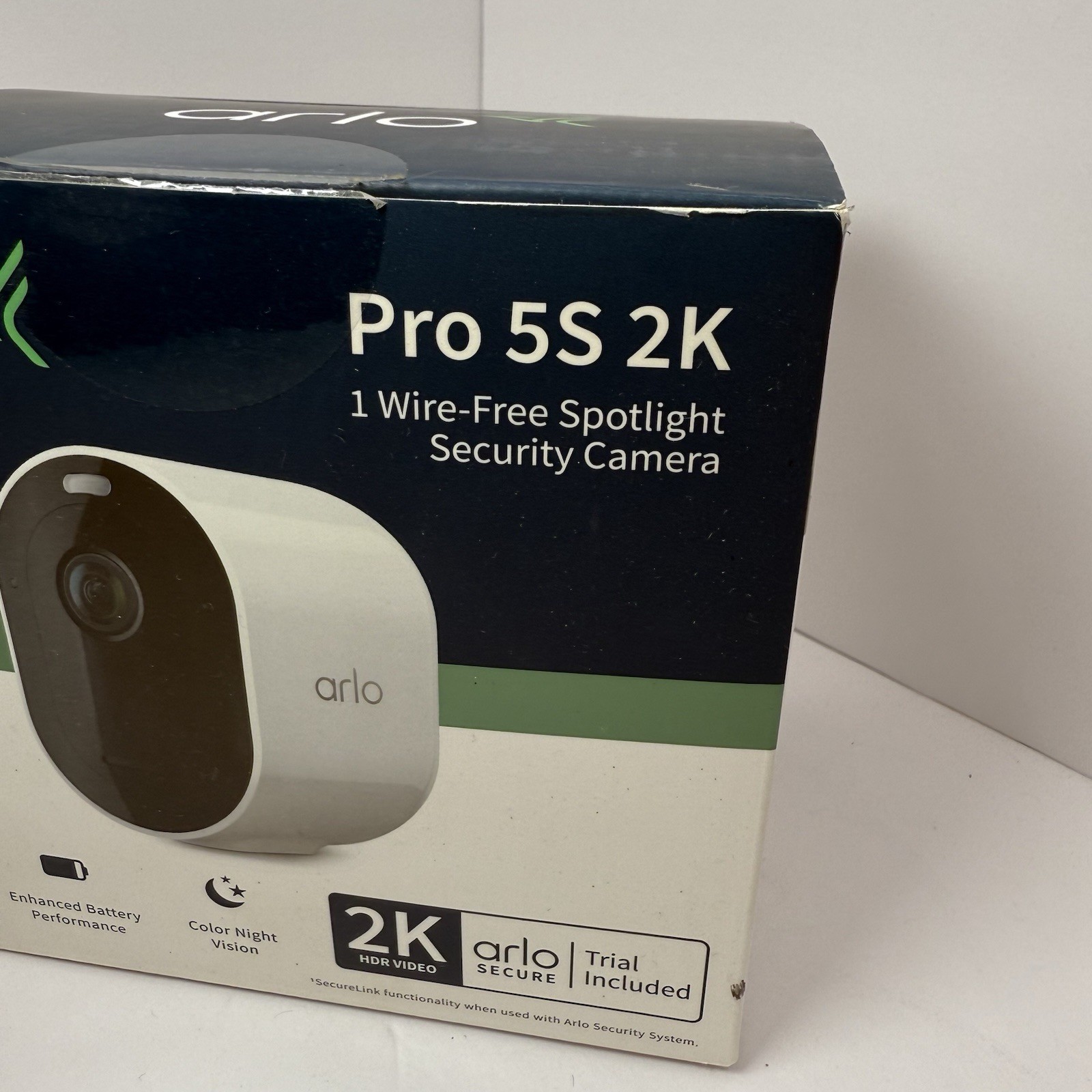 Arlo VMC3030 8 Cameras Plus 1 Arlo Pro 5s 2K Base Station 36 Batteries and Signs