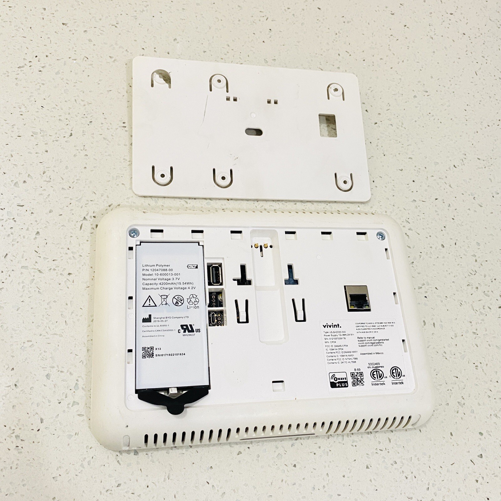 Vivint Smart Home Sky Control Panel Display Smart Hub VS-SH2000-000 Z Wave Plus