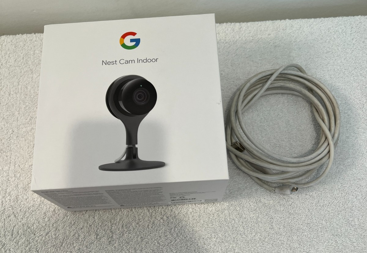 Google Nest Cam Indoor Security Camera 1st Generation USED W BOX COMPLE NC1102ES