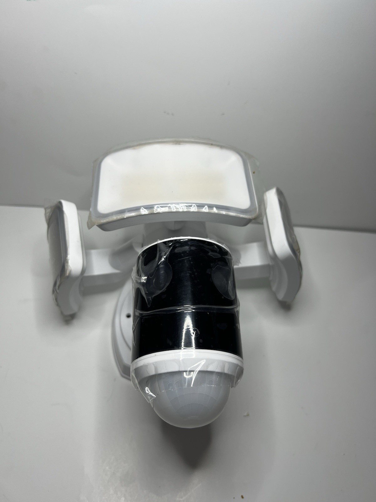 Feit Electric SEC5000 Smart Dual Lens Panoramic Floodlight Camera – FOR PARTS