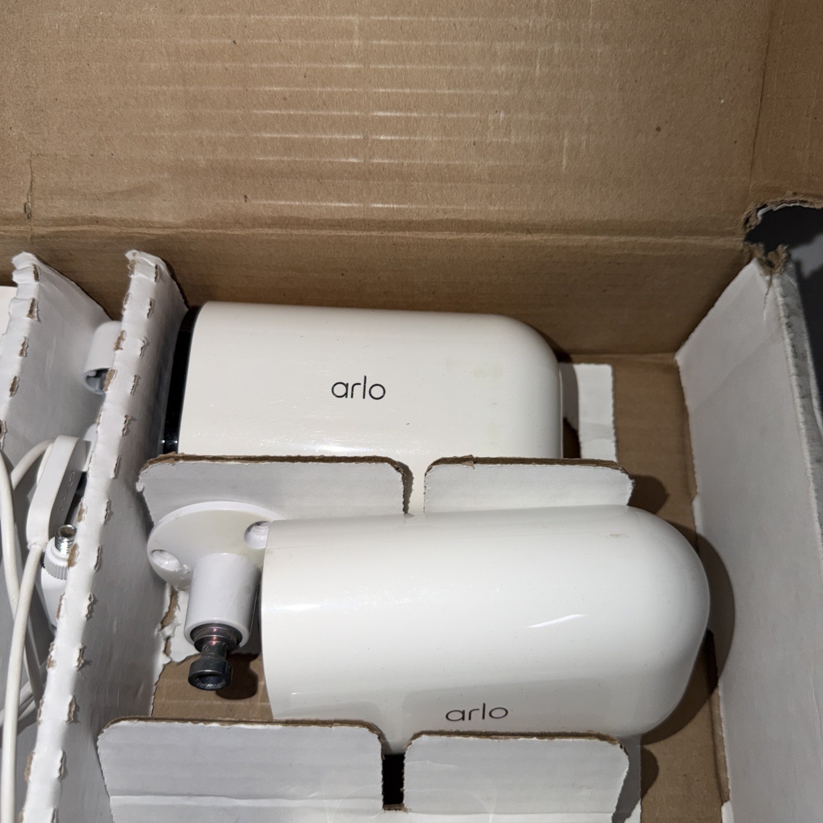 Arlo VMS4452P-100NAR Pro 4 XL Batt 4 Pack + Hub