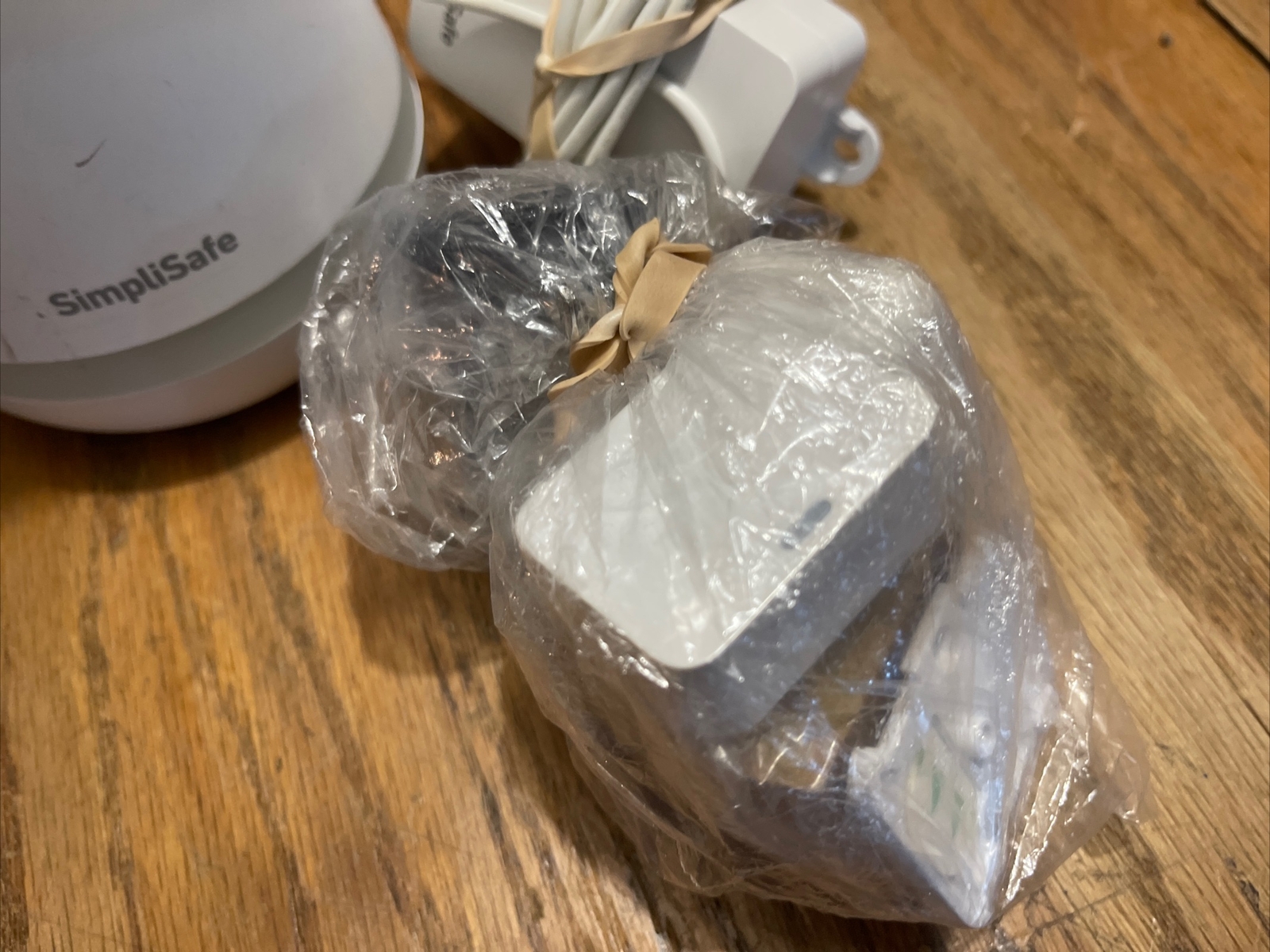 SimpliSafe 7 Piece DIY Home Security Kit Alexa and Google Compatible With Camera