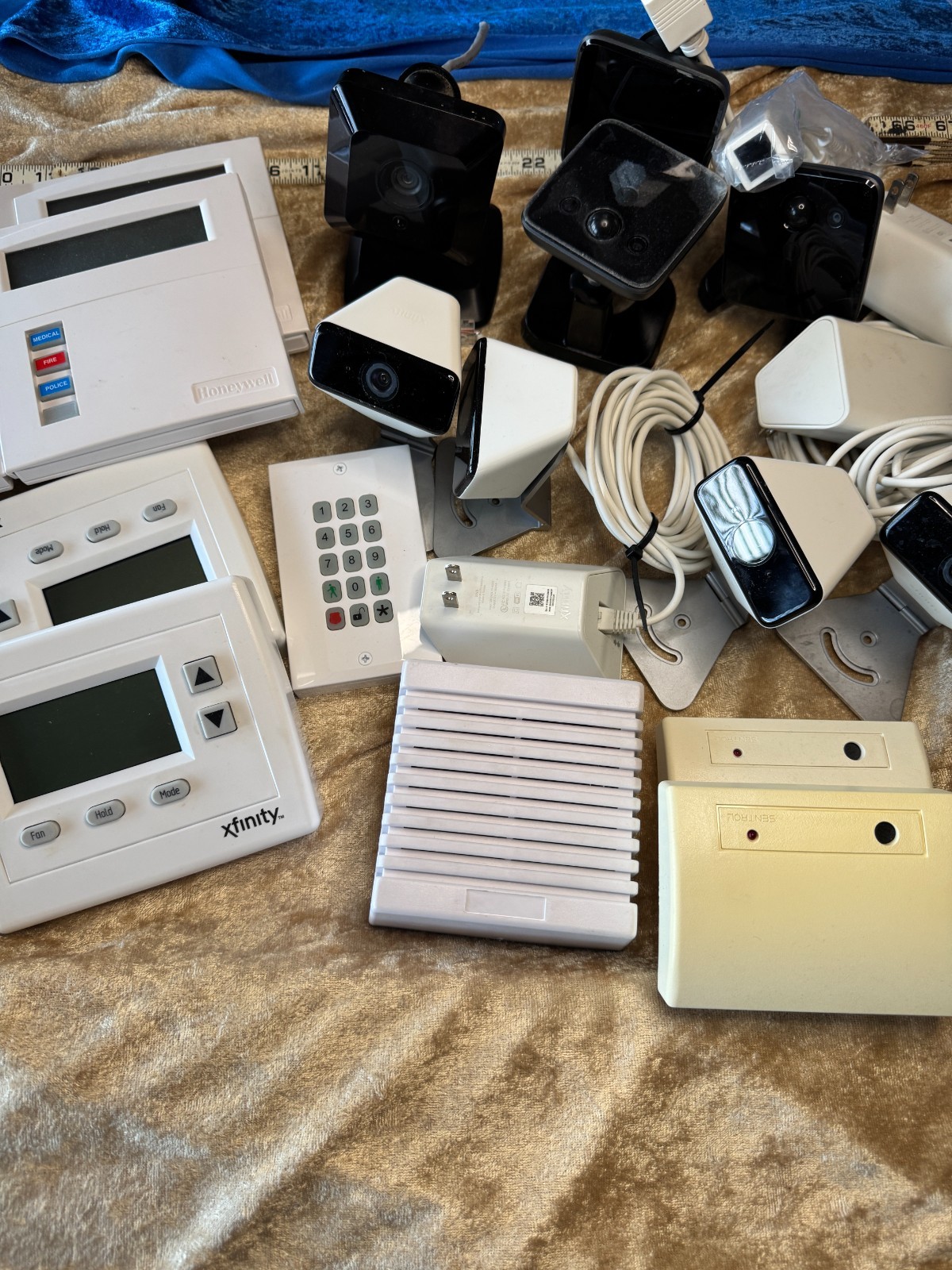 Xfinity / Honeywell Home Security System Components Lot–Cameras,Keypads,Sensors