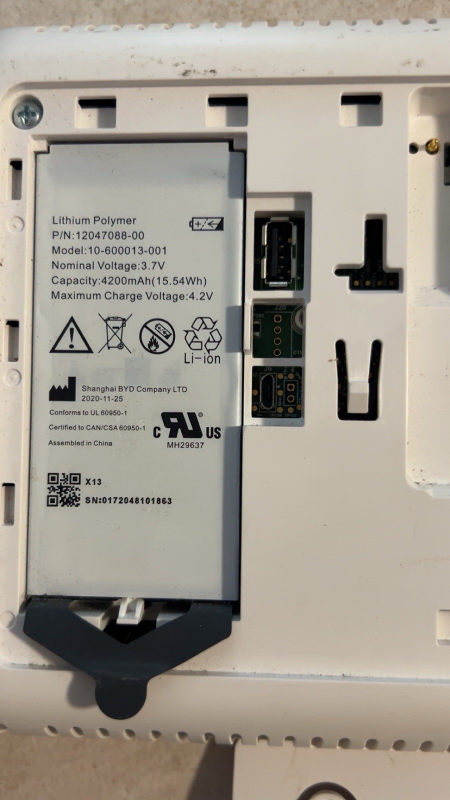Vivint Smart Hub control panel (Model VS-SH2000-C00)