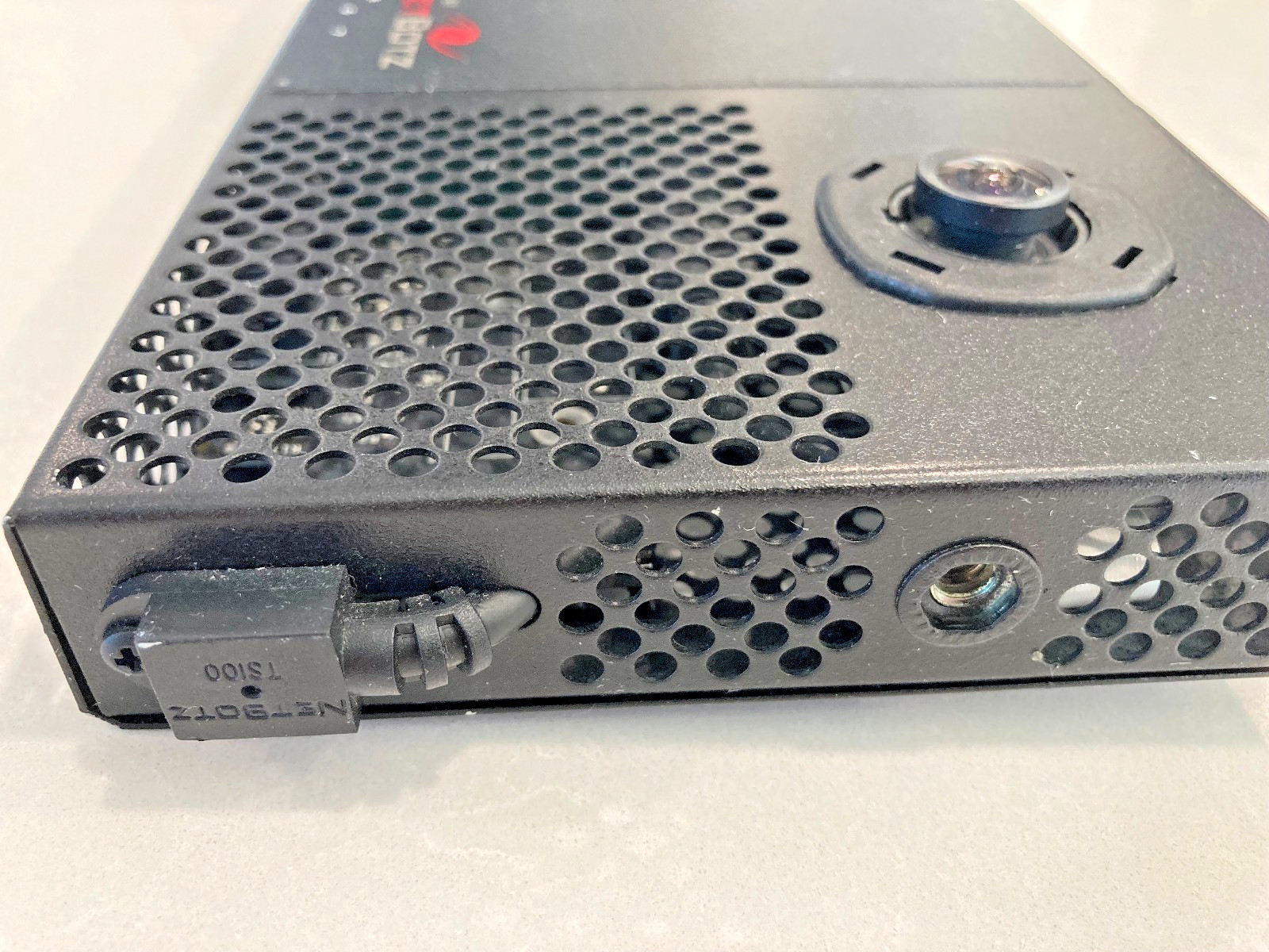NetBotz WallBotz 400C Security + Environment Monitoring Appliance Telaid-branded