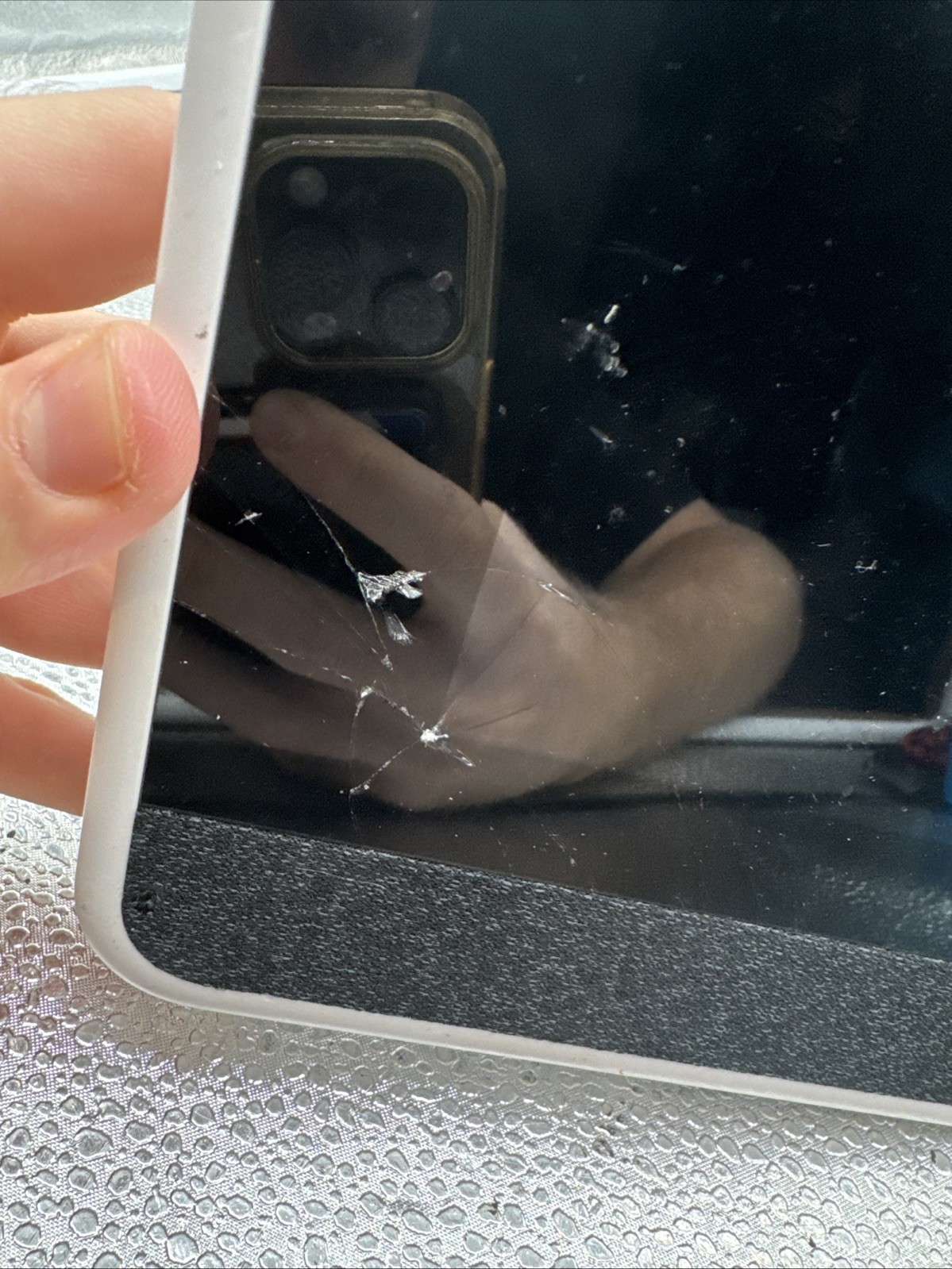 Vivint Security System Hub Tablet *Screen Cracked*. p