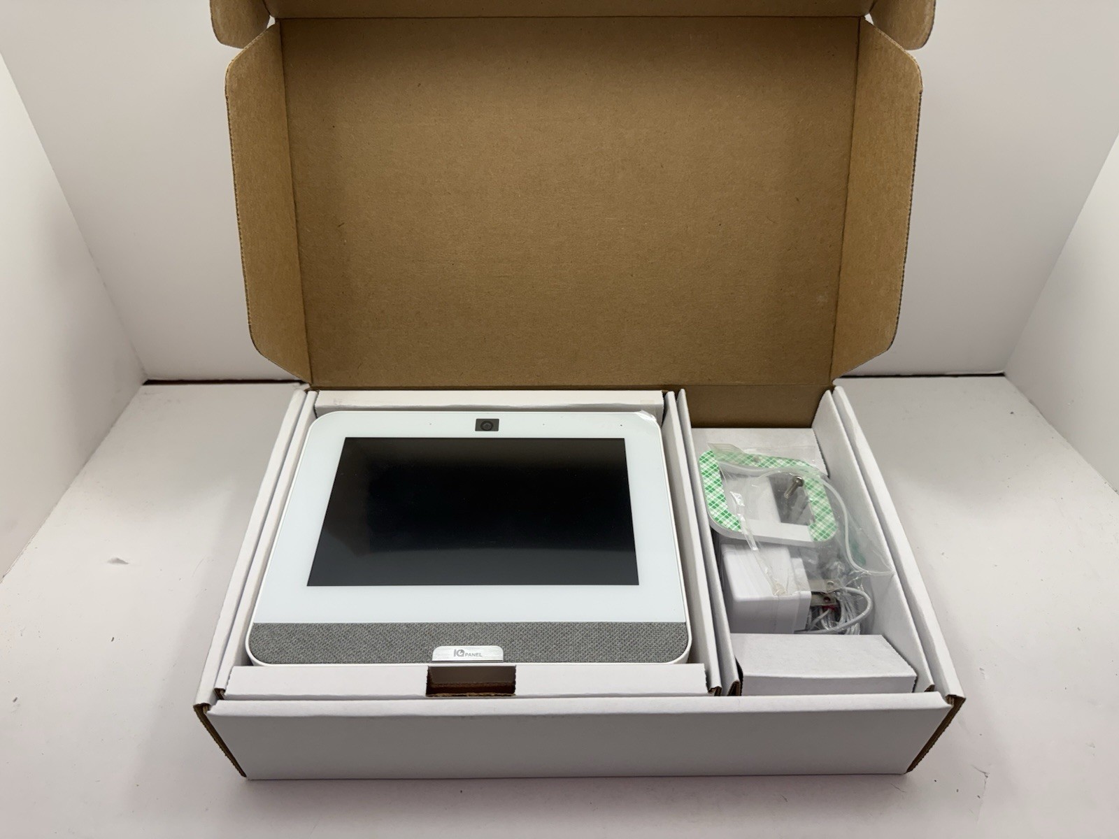 QOLSYS iQ4 iQP4001 Panel 4 ALARM SYSTEM PACKAGE KIT 1 x PG9914, 10 x QS1135-840